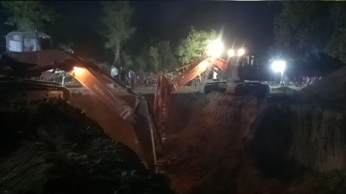 200 फीट गहरे बोरवेल में गिरा 3 साल का मासूम