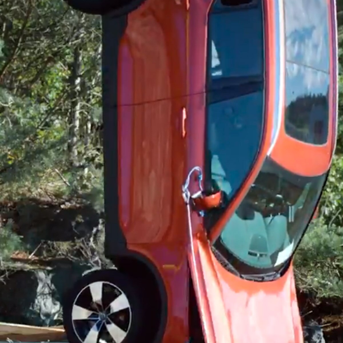 वोल्वो कार सोर्स ट्विटर