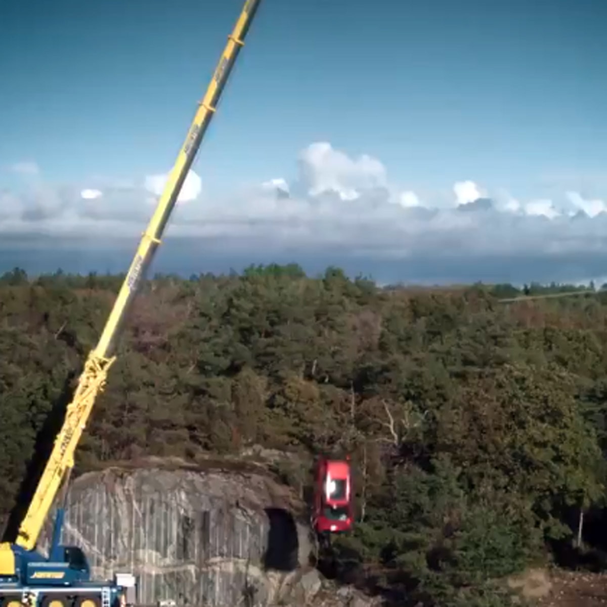 वोल्वो कार सोर्स ट्विटर