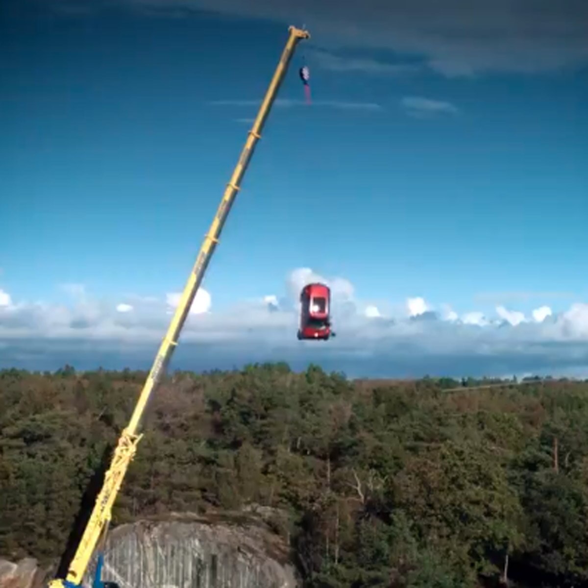 वोल्वो कार सोर्स ट्विटर