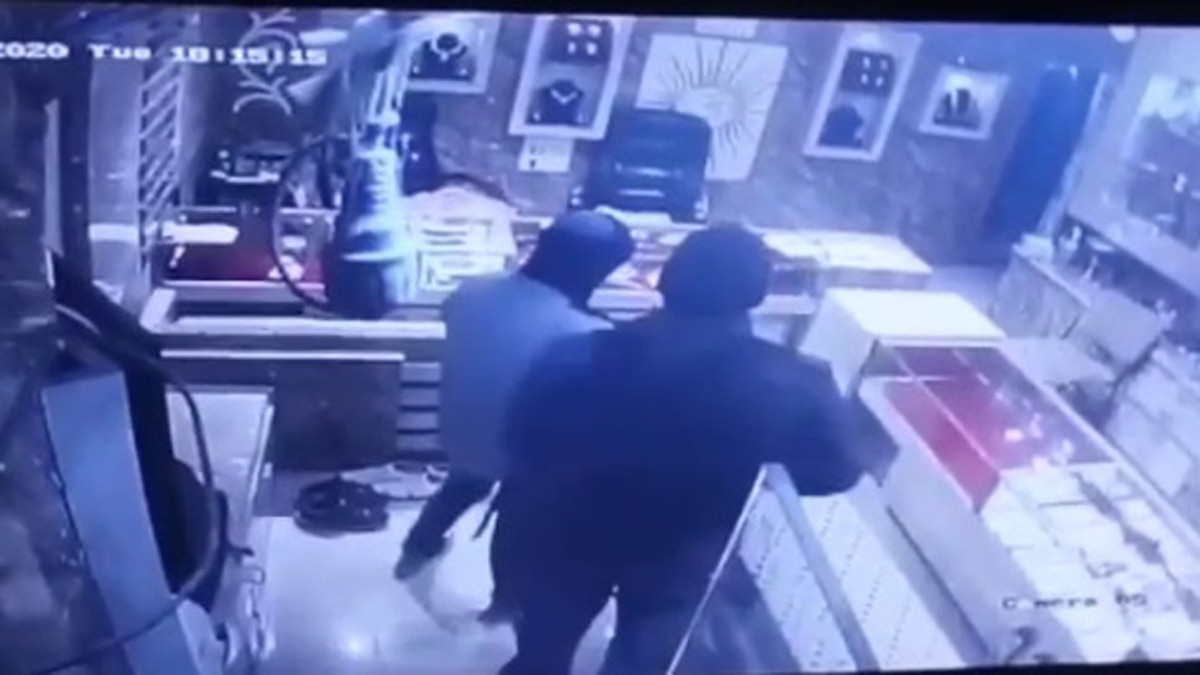 सीसीटीवी में रिकॉर्ड हुई वारदात.