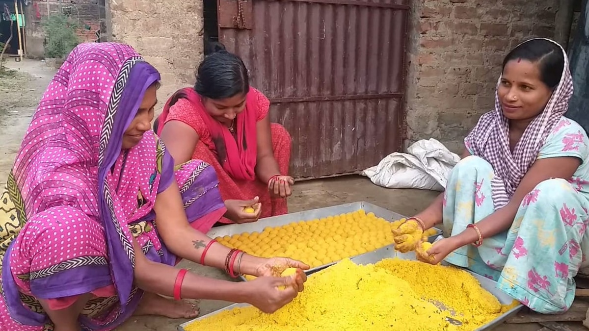 मनेर के प्रसिद्ध लड्डुओं के लिए एडवांस ऑर्डर.