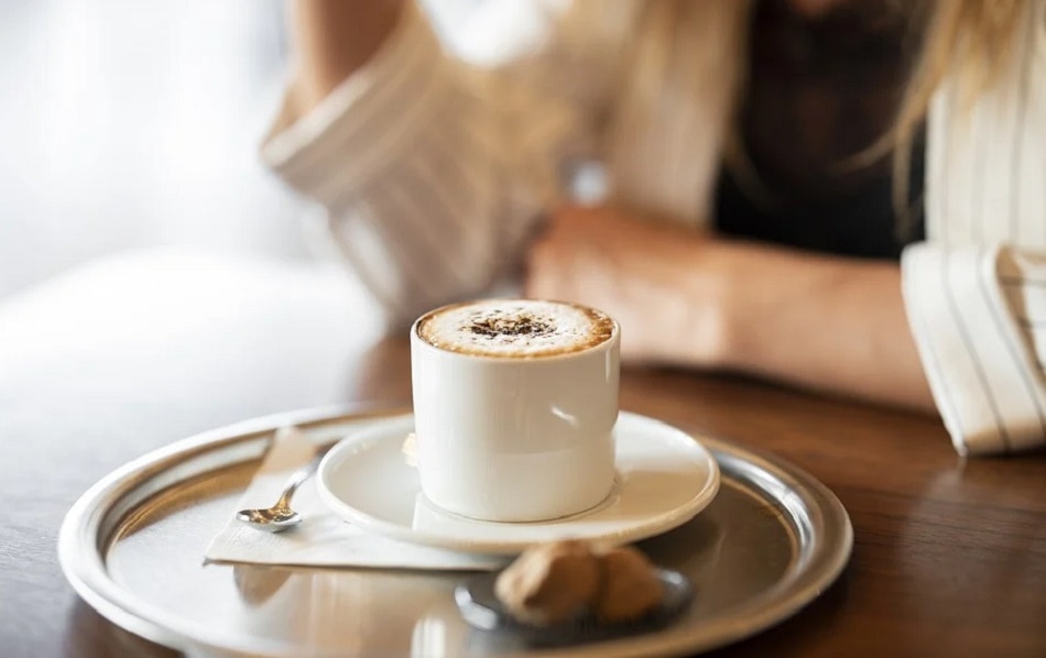 ब्लड प्रेशर कम होने पर कॉफी पीना