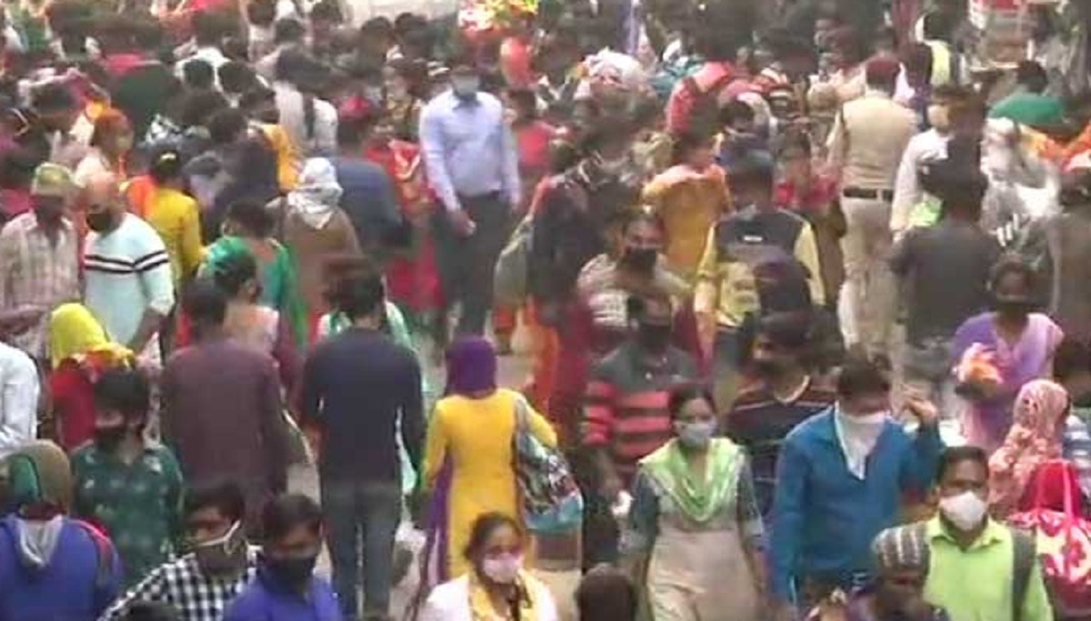 दिल्ली में दिखी भयानक भीड़