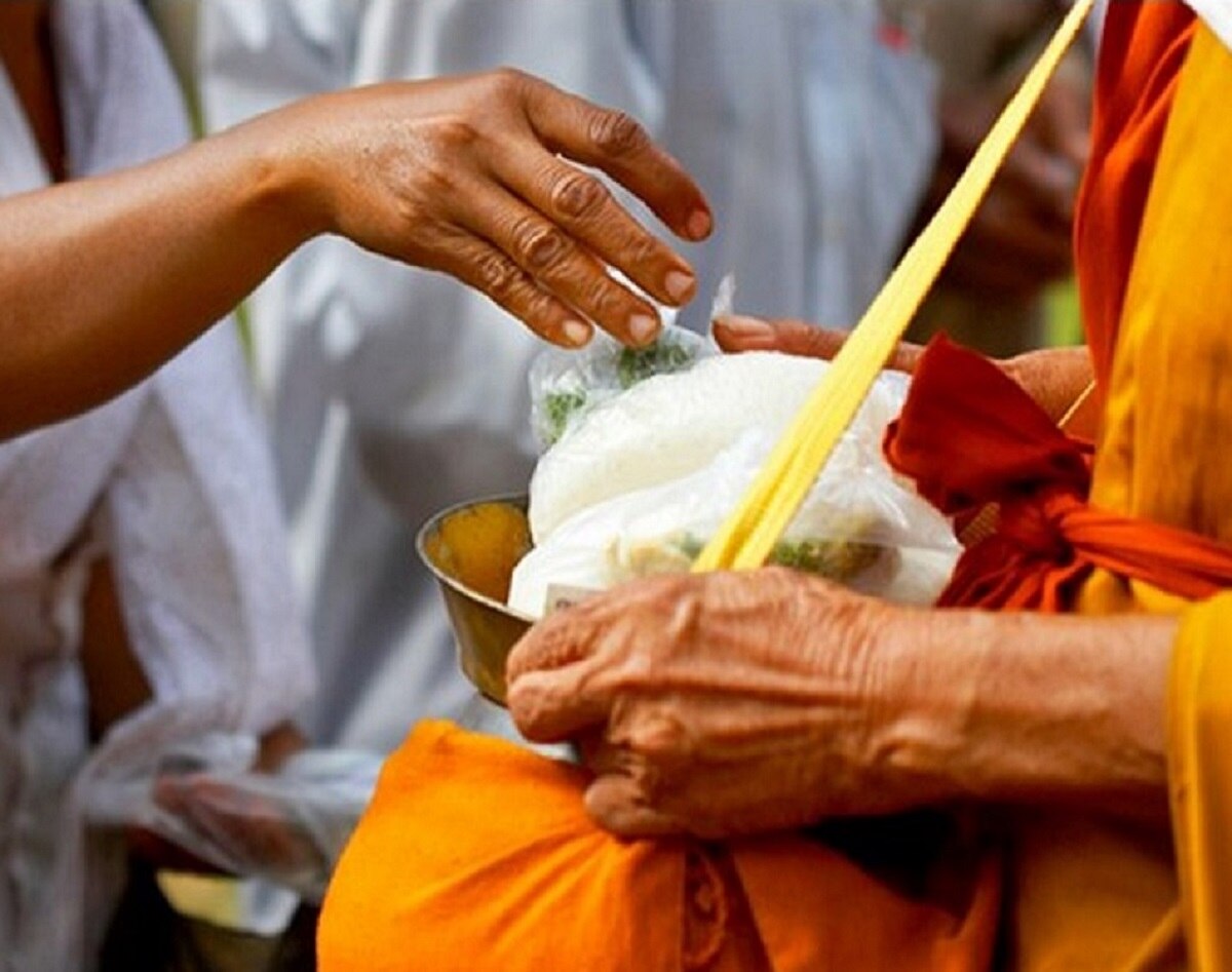 इन चीजों का दान न करें