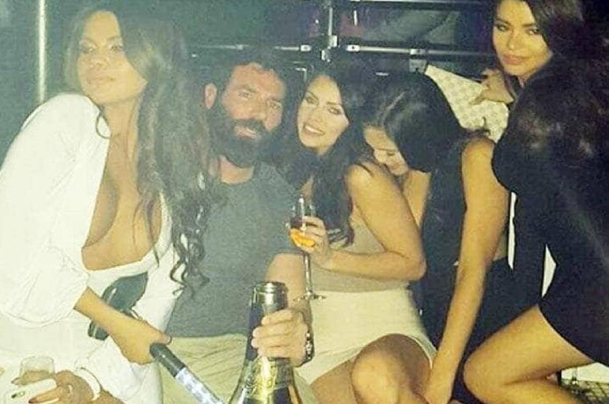 दुनिया के सबसे बड़े अय्याश की हालत खराब