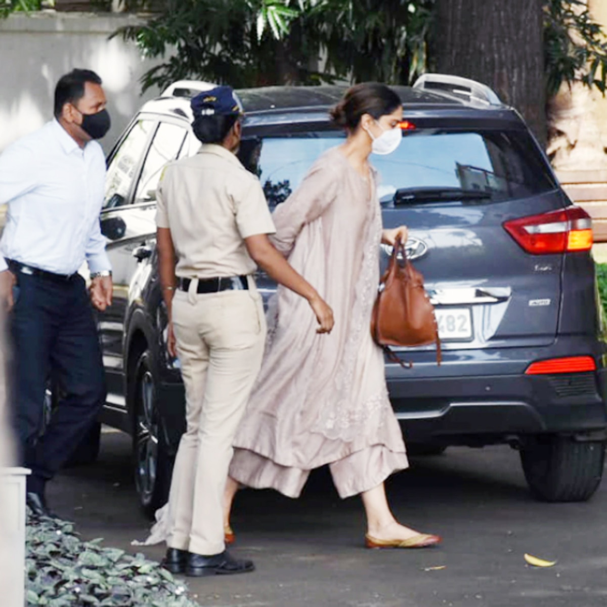 दीप‍िका पादुकोण (NCB पूछताछ के समय)