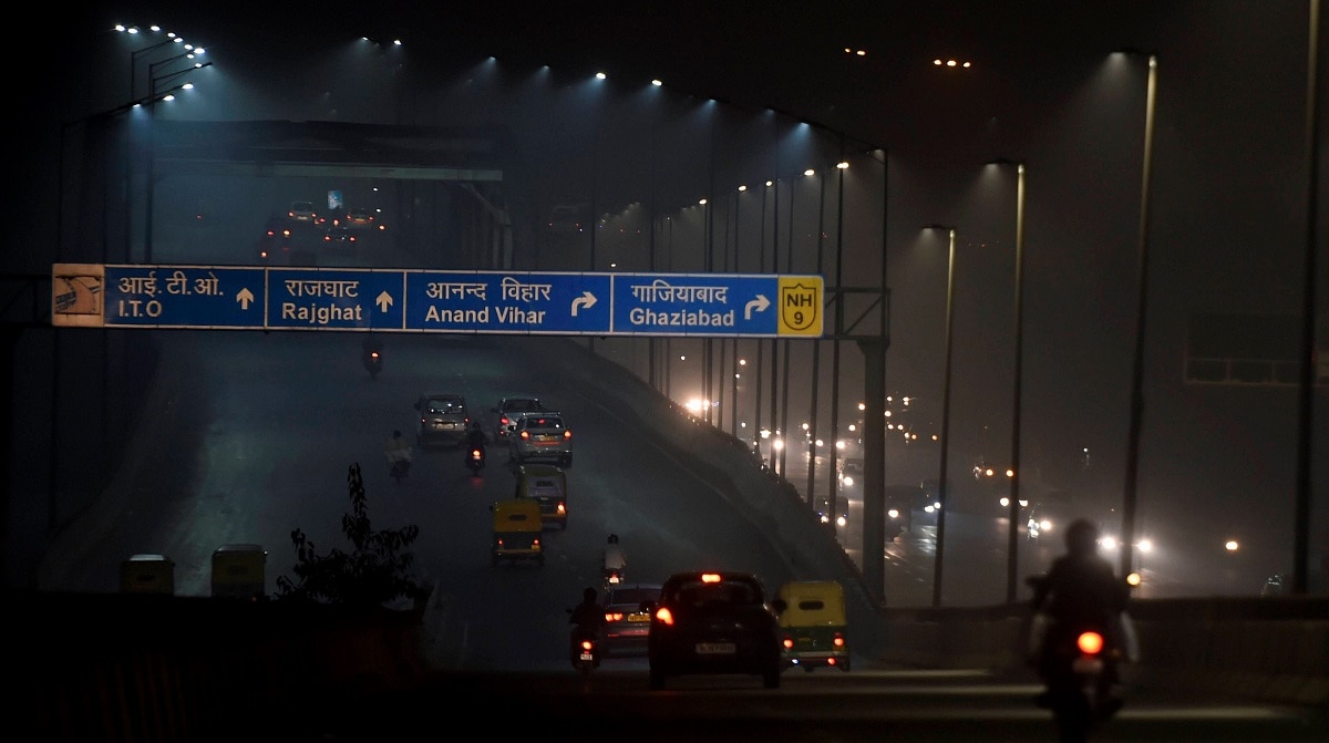 दिल्ली में पटाखों से बढ़ा प्रदूषण