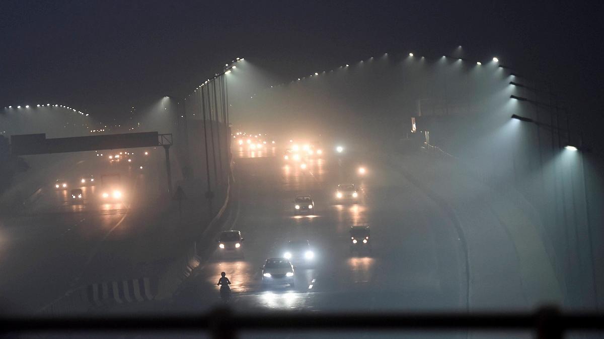 दिल्ली में पटाखों से बढ़ा प्रदूषण