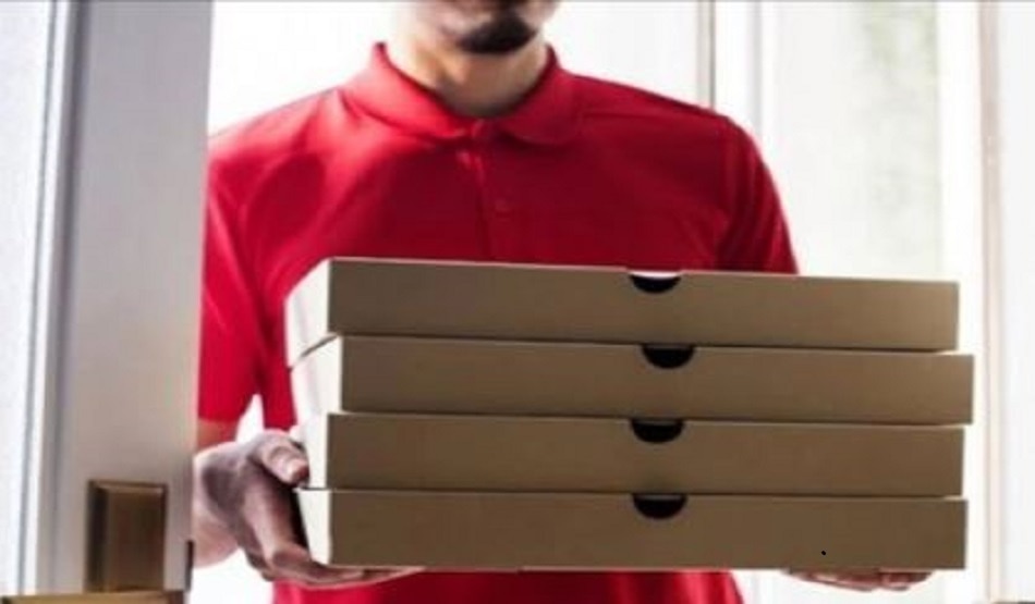 डिलीवरी ब्वॉय का ईमान डोला