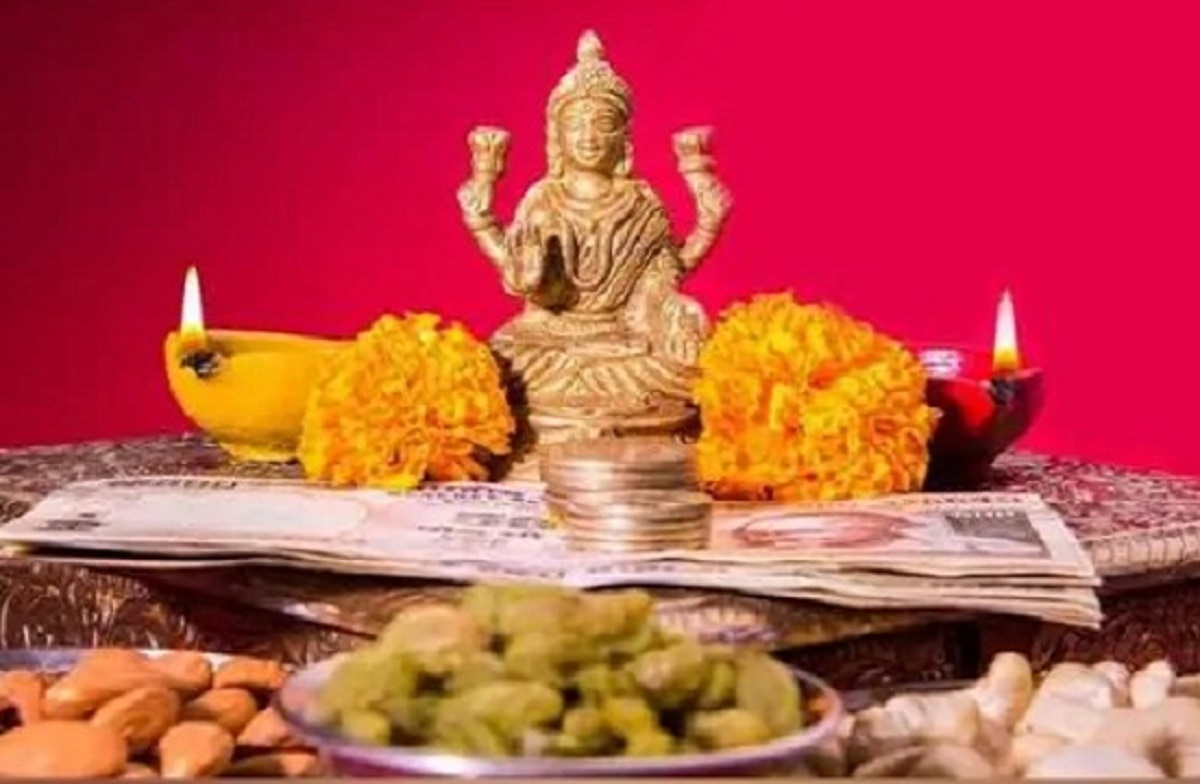 नकली मूर्तियों की पूजा ना करें