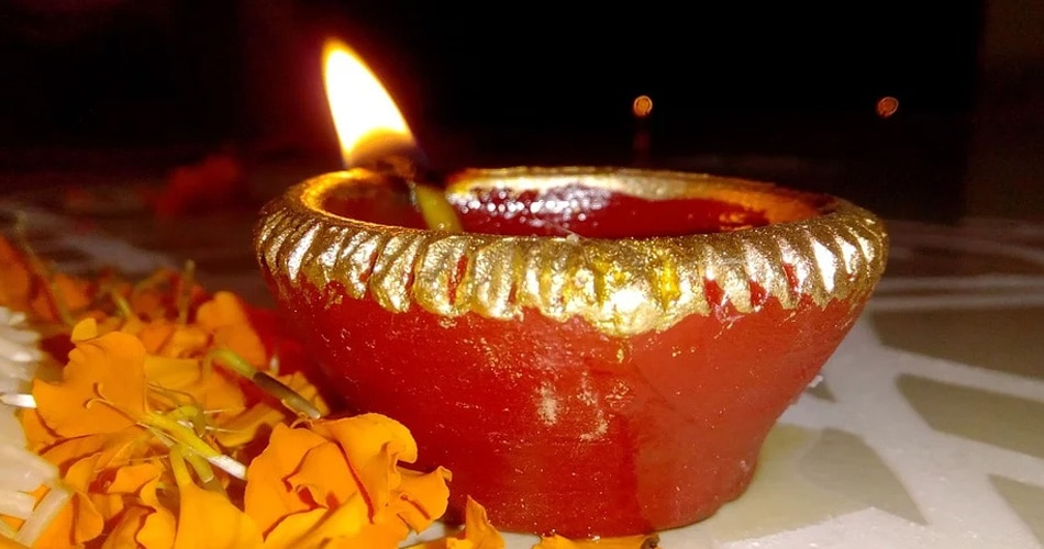 दीए से बनता है काजल