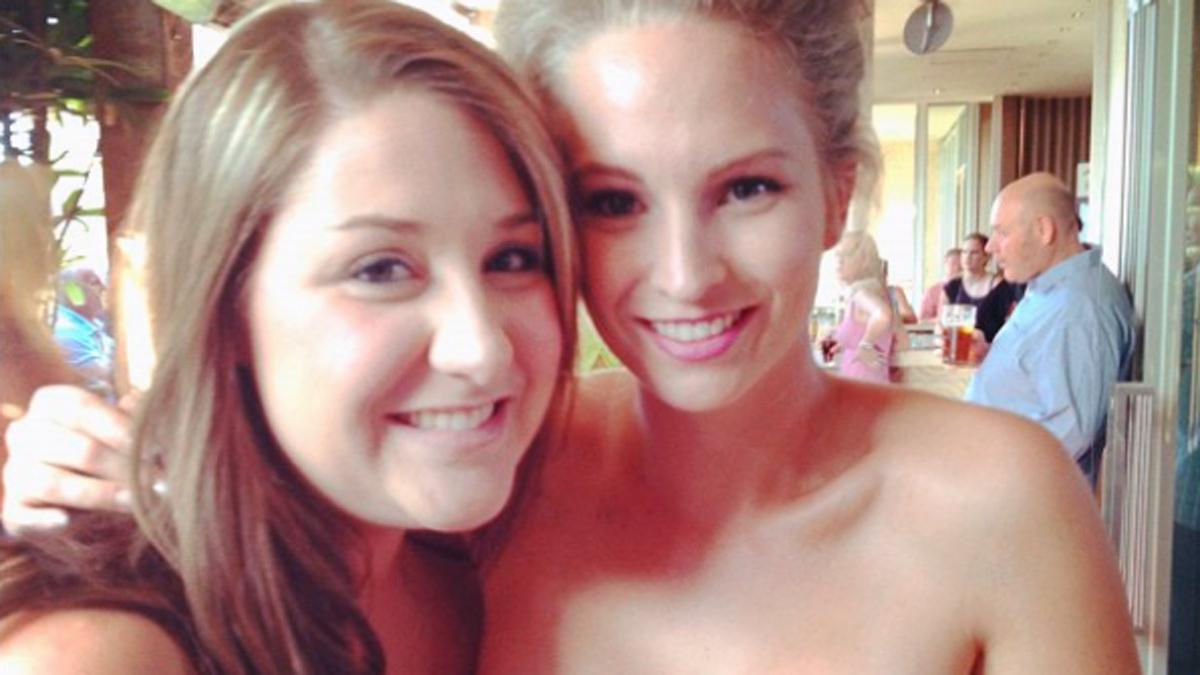 स्टेफनी अपनी दोस्त के साथ सोर्स इंस्टाग्राम 