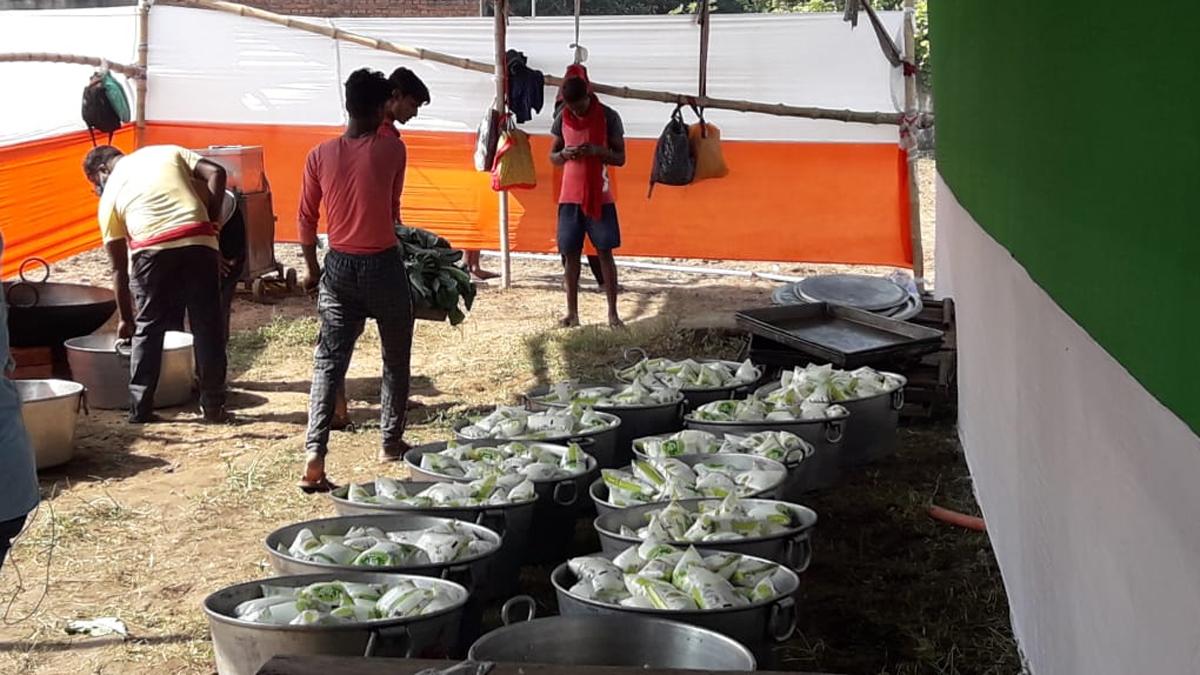 बाहुबली नेता के यहां हो रहा बड़ी दावत का प्रबंध.