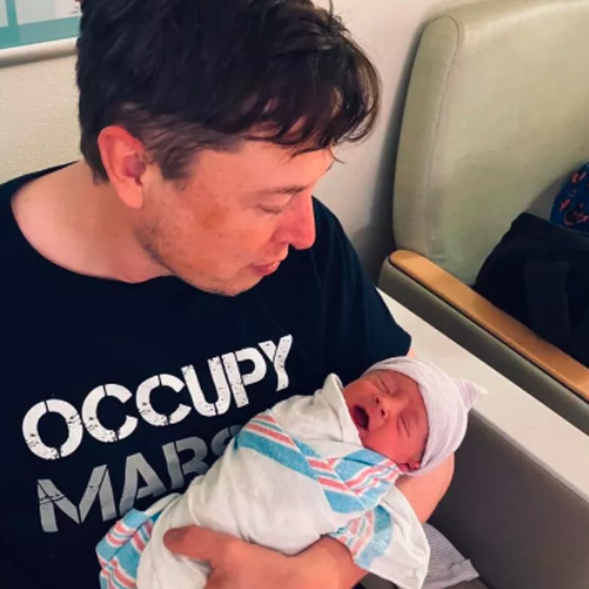 एलन मस्क अपने बेटे के साथ