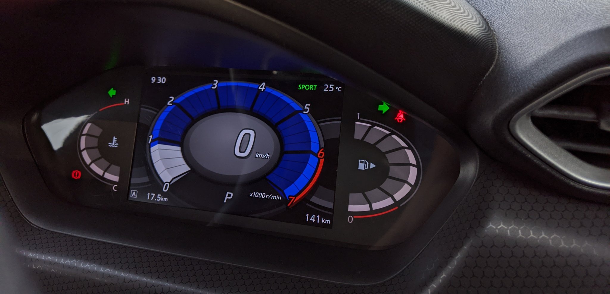 डिजिटल इंस्ट्रूमेंट क्लस्टर 