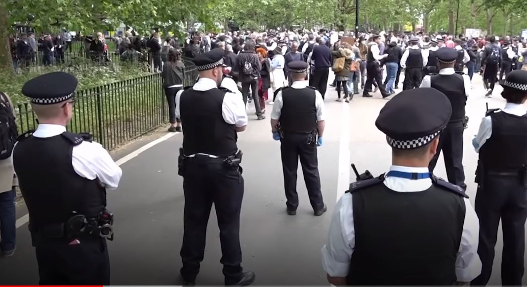 भड़के यूरोप के लोग