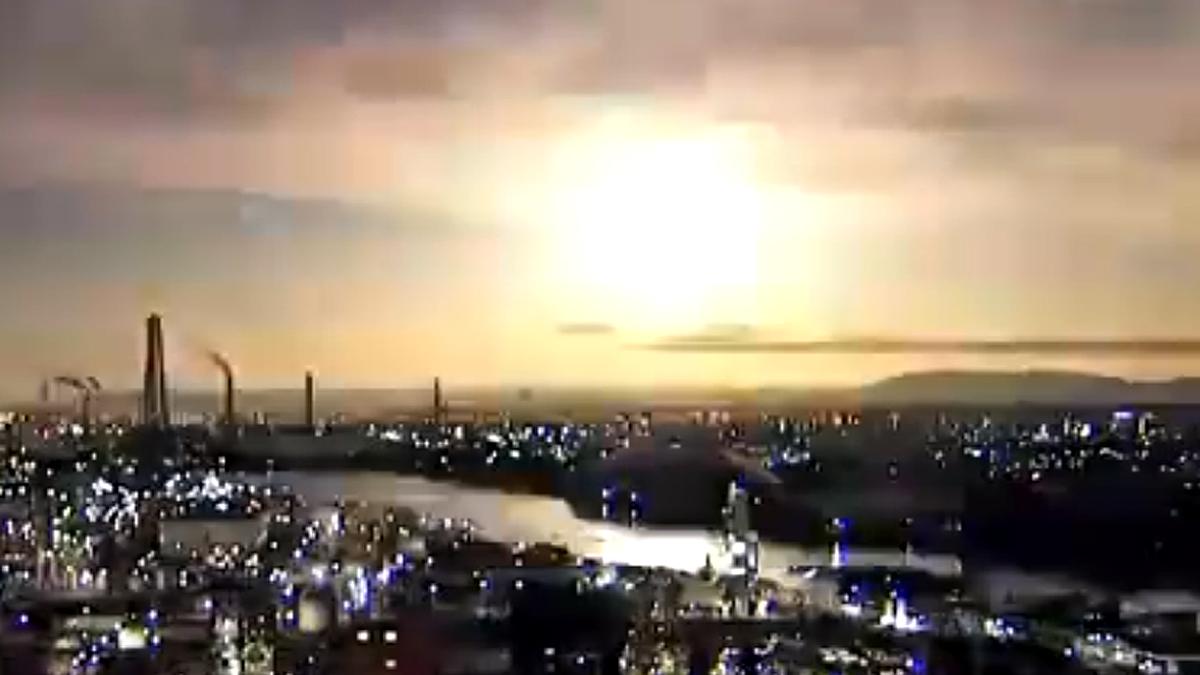 Fireball Bolide spotted in Sky Over Japan 