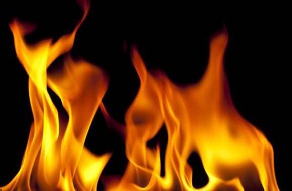 पत्नी ने पति को जिंदा जलाया