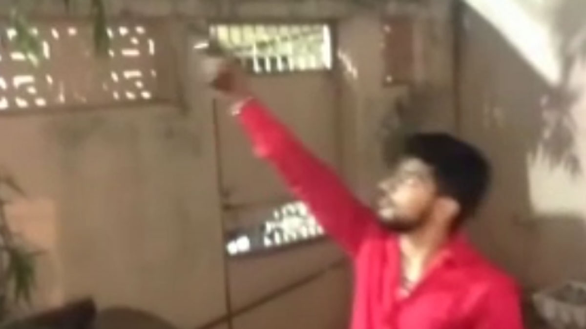 पार्षद अनिल सोनी फायरिंग करने वाला वीडियो वायरल (फोटो वीडियो ग्रैब)