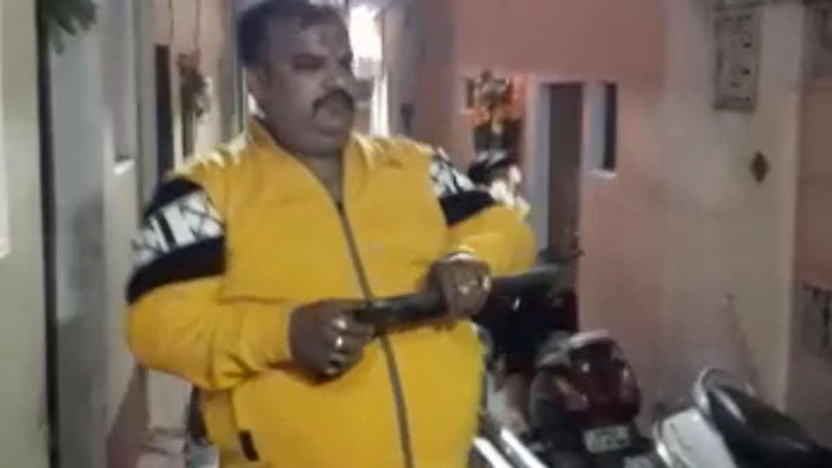 पार्षद अनिल सोनी फायरिंग करने वाला वीडियो वायरल (फोटो वीडियो ग्रैब)