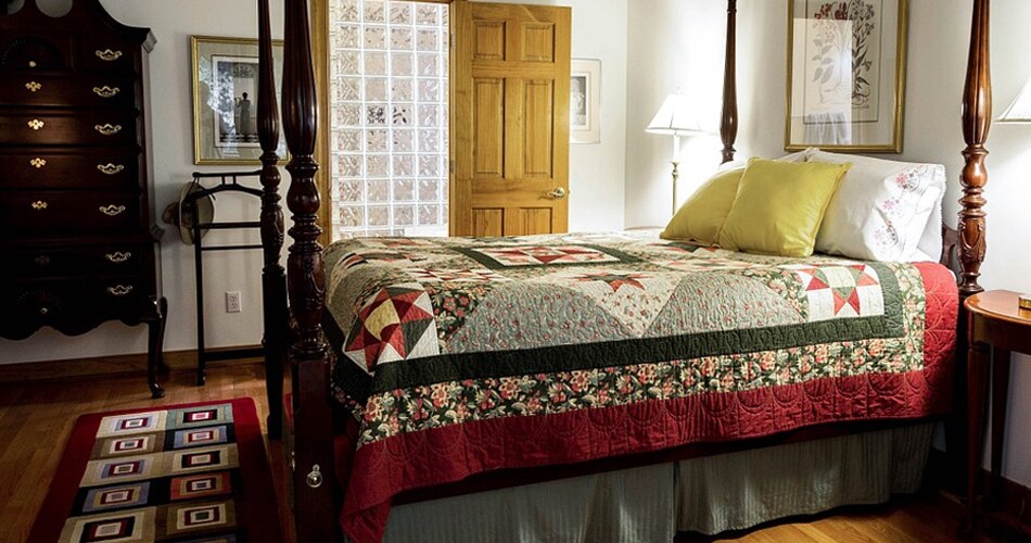 भूमि पर सोना