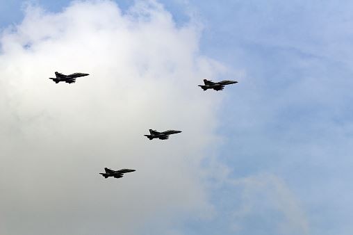 मिराज ने ऊपर से बरसा दिए बम