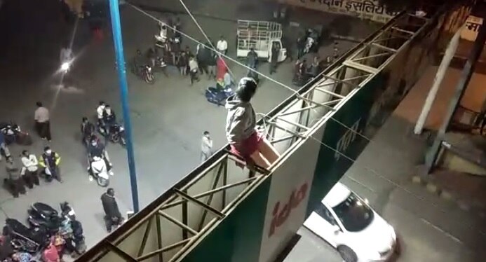 घरवाले कहीं और करा रहे थे शादी.