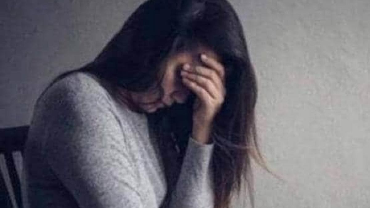 पति को अश्लील फोटो भेजती थी पत्नी