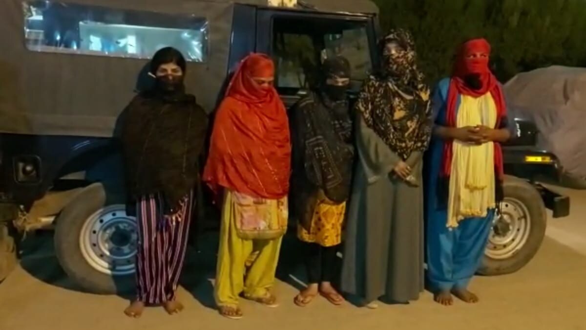 पकड़ी गईं दो युवतियां कोलकाता की रहने वाली