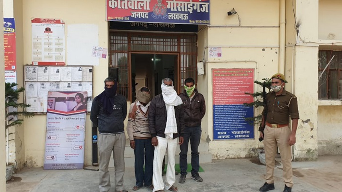 युवक को सपने में दिखा घर में गड़ा सोने से भरा घड़ा.