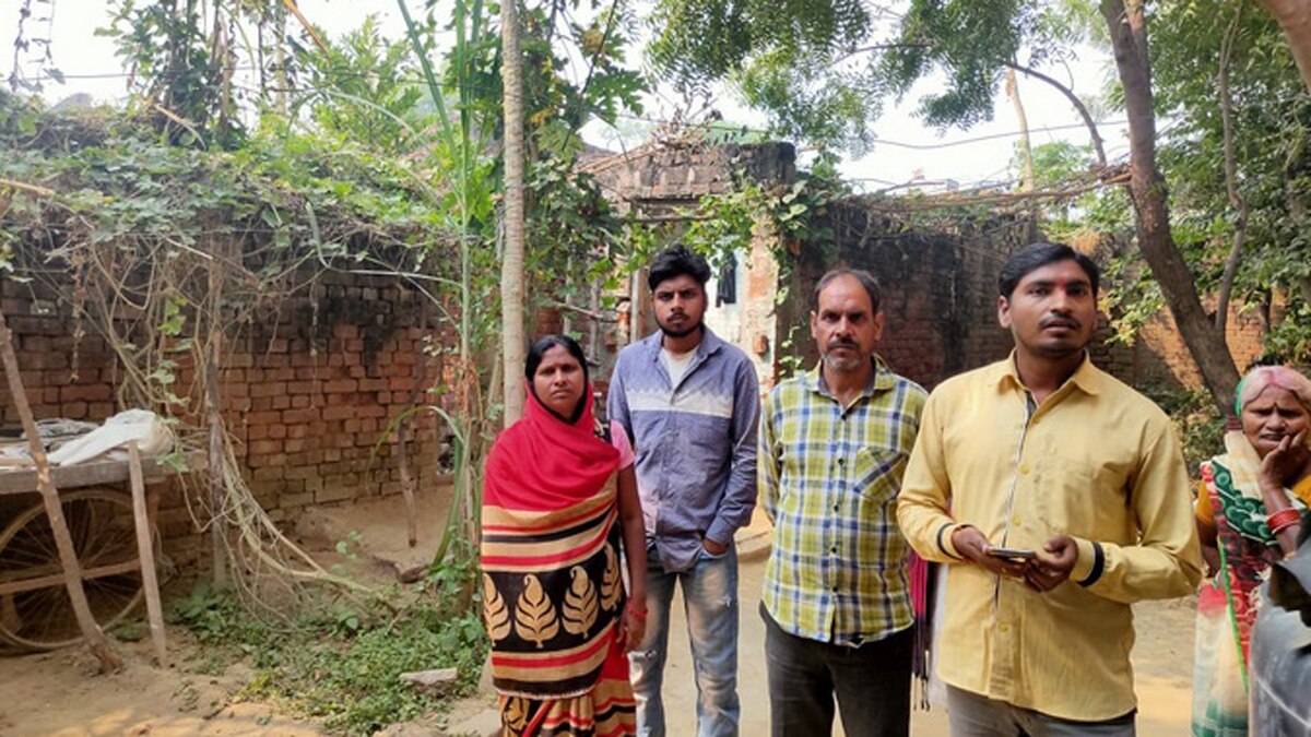 युवक को सपने में दिखा घर में गड़ा सोने से भरा घड़ा.