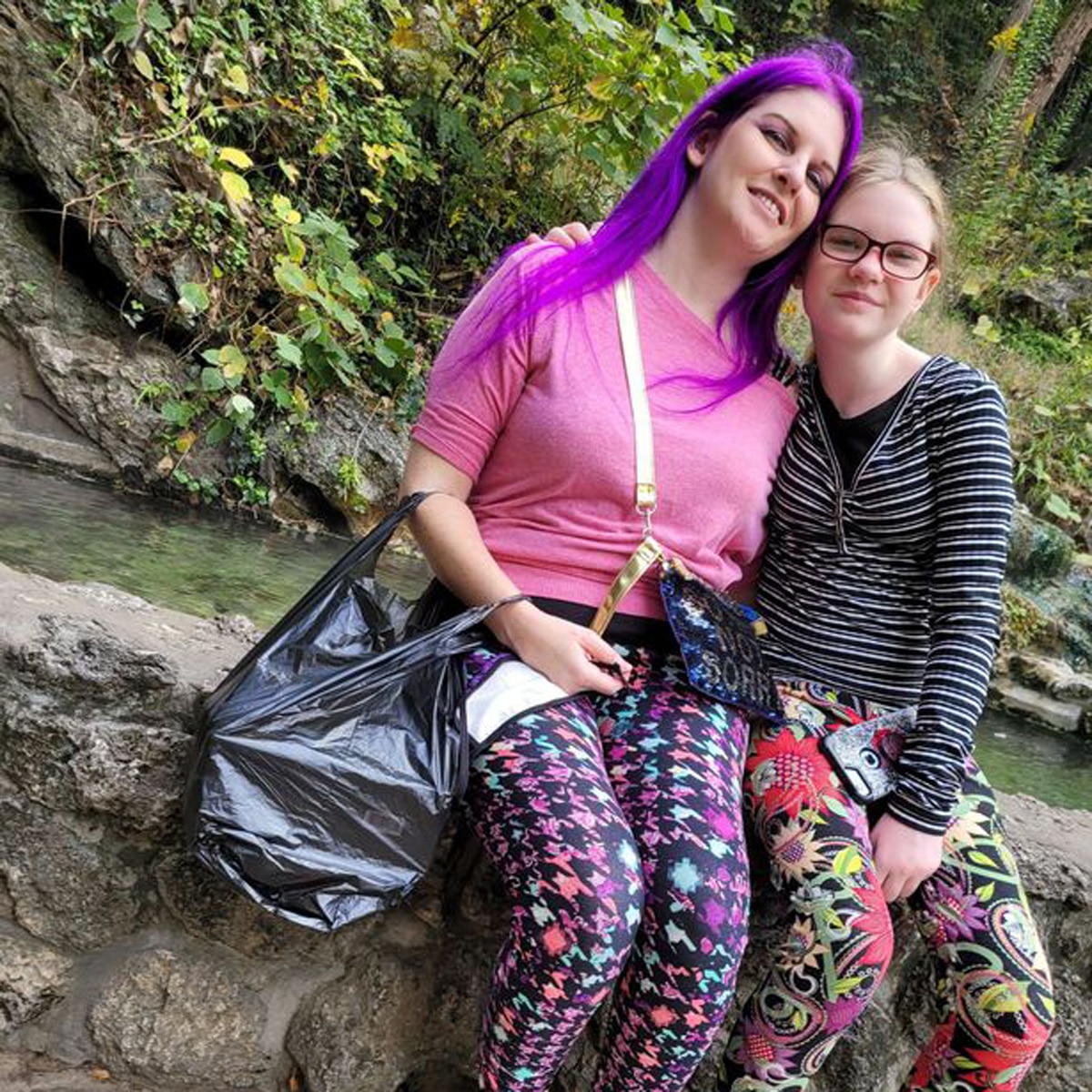 डेनियल अपनी मां के साथ