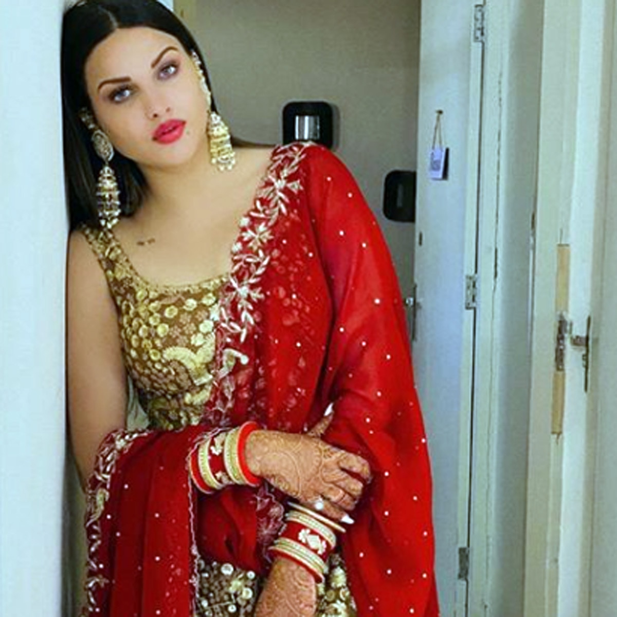 हिमांशी खुराना