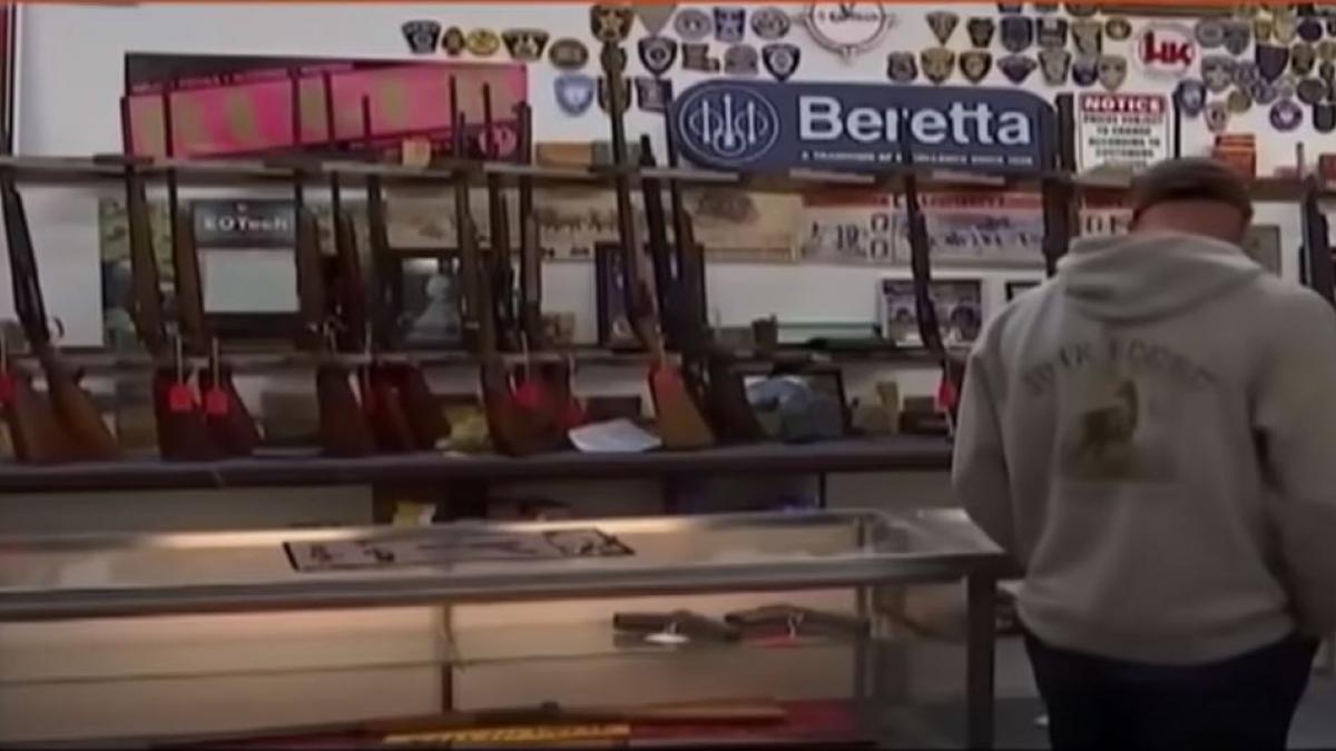 अमेरिका में बंदूकों की बिक्री में भारी इजाफा