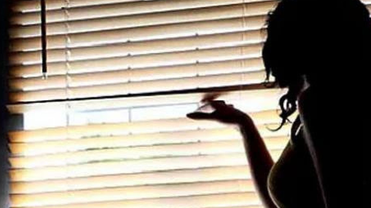 बीमारी के नाम पर युवती ने एक्‍स बॉस को बुलाया, हनीट्रेप में फंसाकर गैंग से करवाई लूट.