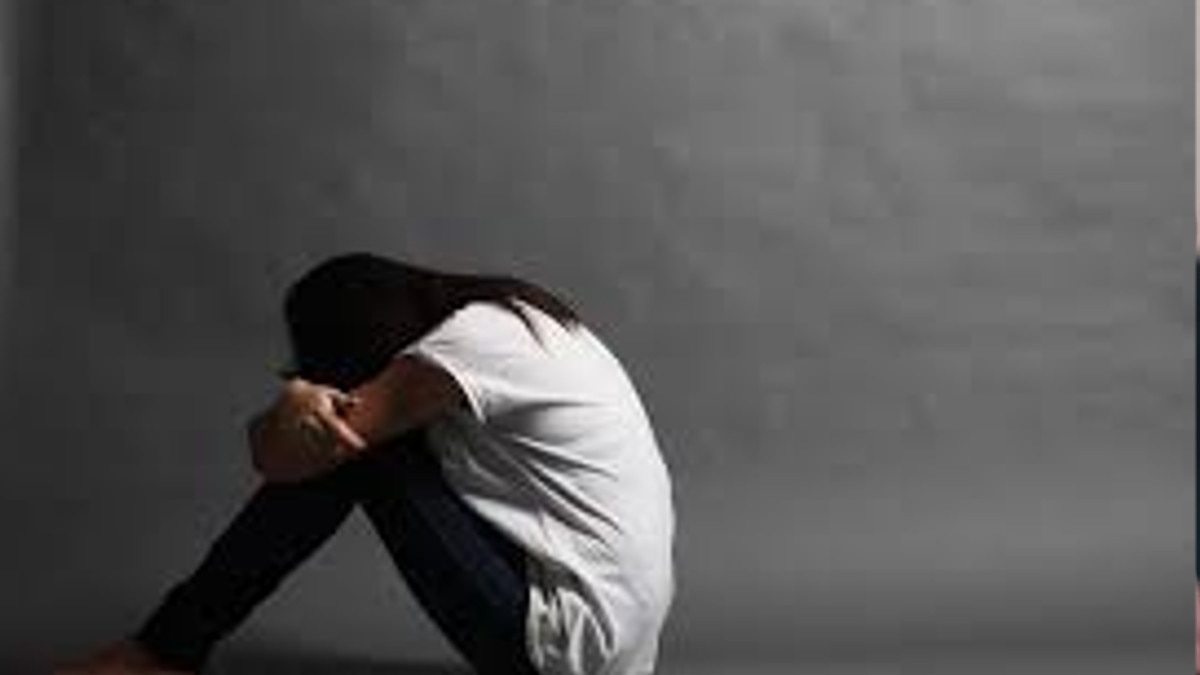 घर में घुसकर 10वीं की छात्रा के साथ चाकू की नोक पर रेप, 3 दोस्‍त बाहर देते रहे पहरा 