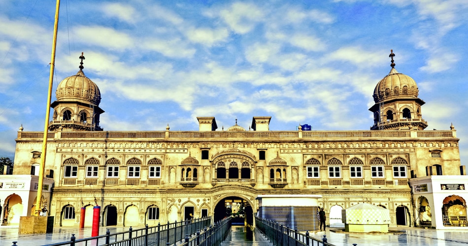 आडंबरों का विद्रोह