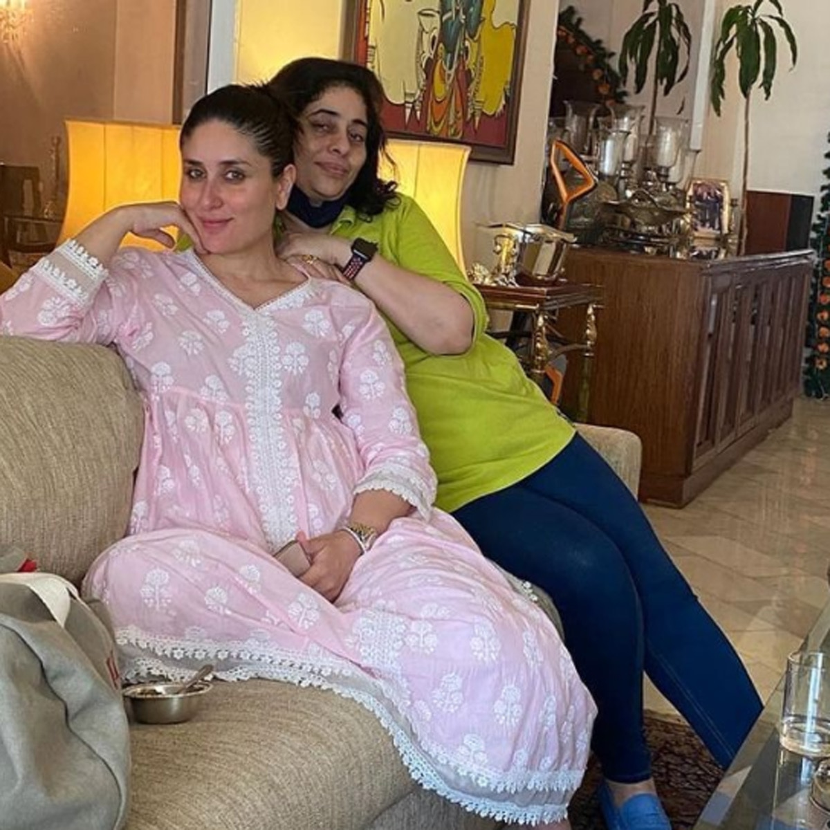 करीना कपूर दोस्त के साथ 