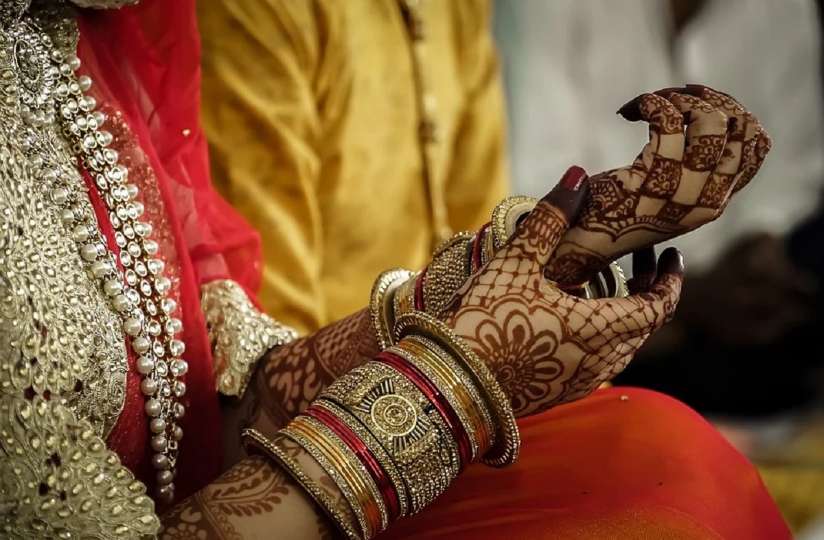 किसी को न दें श्रृंगार की चीजें