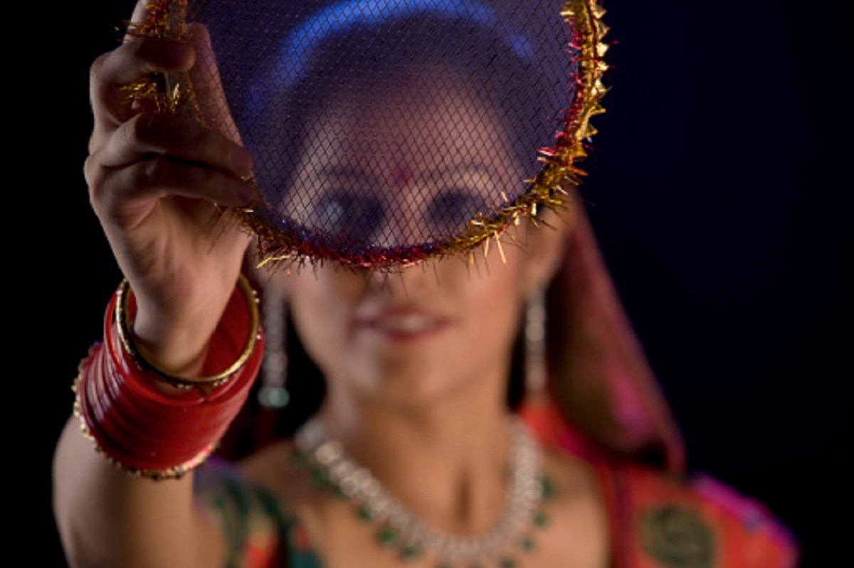 मुंबई-कोलकाता में कब निकलेगा चांद?