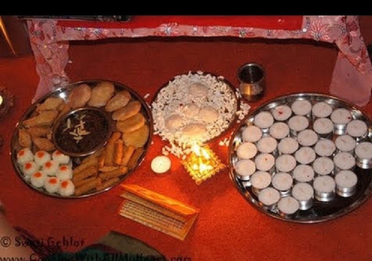 10. खील-बताशे