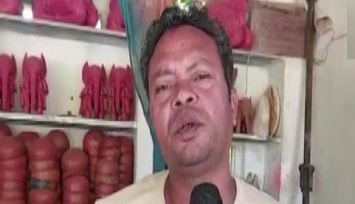 शख्स ने बनाया 40 घंटे जलने वाला मिट्टी का दीया