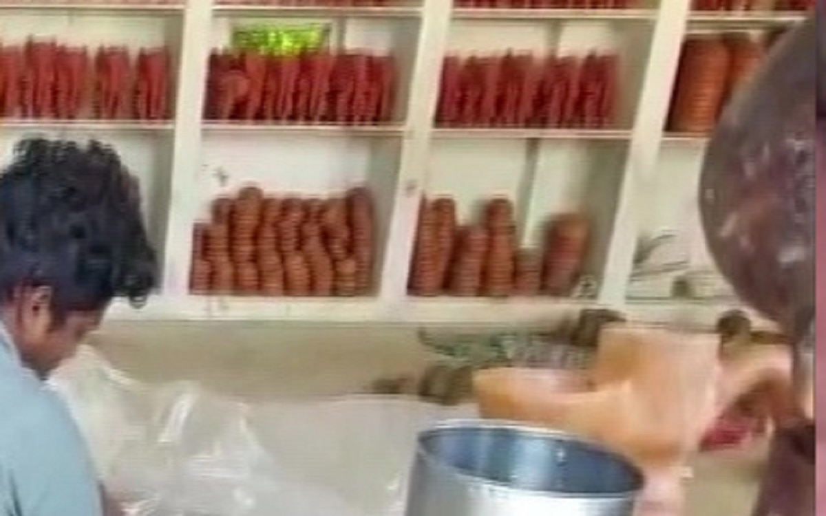 शख्स ने बनाया 40 घंटे जलने वाला मिट्टी का दीया