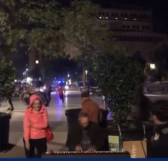 भड़के यूरोप के लोग