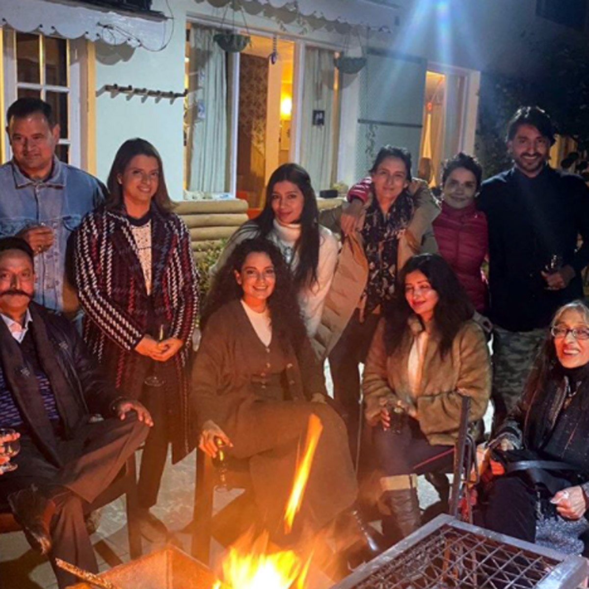 नालागढ़ के महाराज संग कंगना परिवार