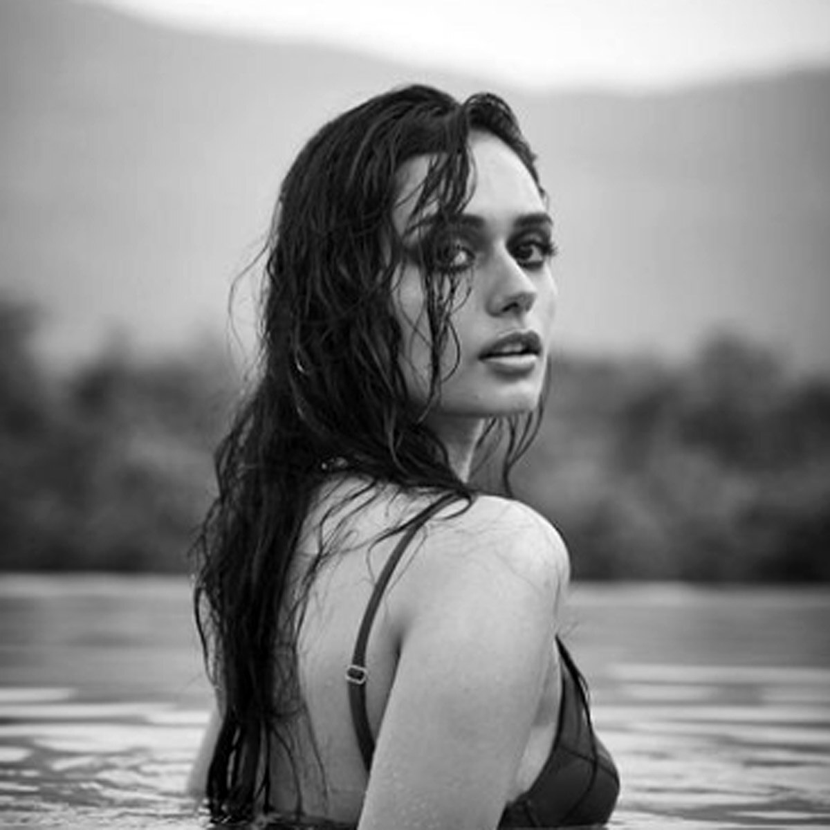 मानुषी छिल्लर