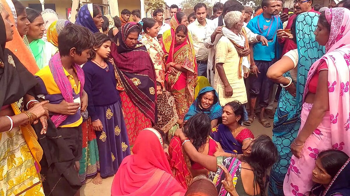 पटना के मनेर में दीवार पर प्लास्टर को लेकर हुआ खूनी संघर्ष. 