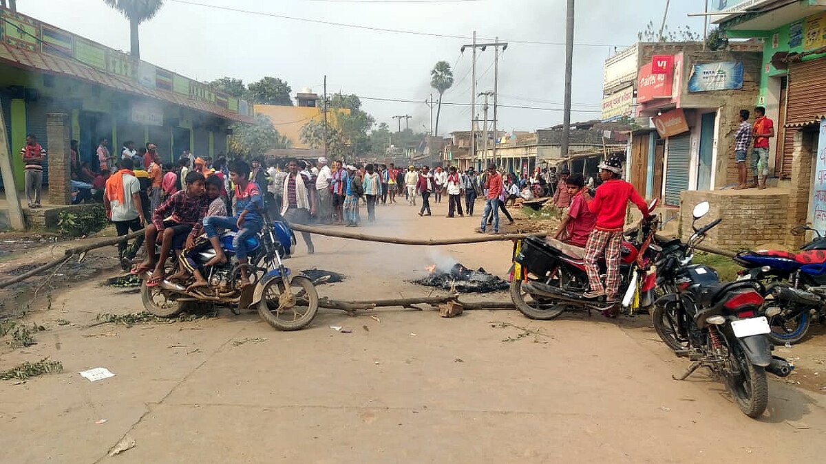 पटना के मनेर में दीवार पर प्लास्टर को लेकर हुआ खूनी संघर्ष. 
