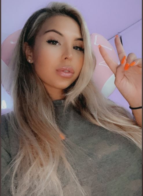 मॉडल की तस्वीर को पोप फ्रांसिस ने किया लाइक